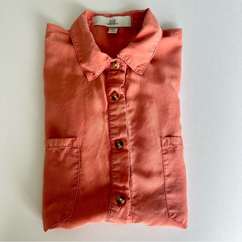 Thread & Supply Women’s Coral Lyocell Button Front Roll Sleeve Blouse Size Small - Picture 14 of 16